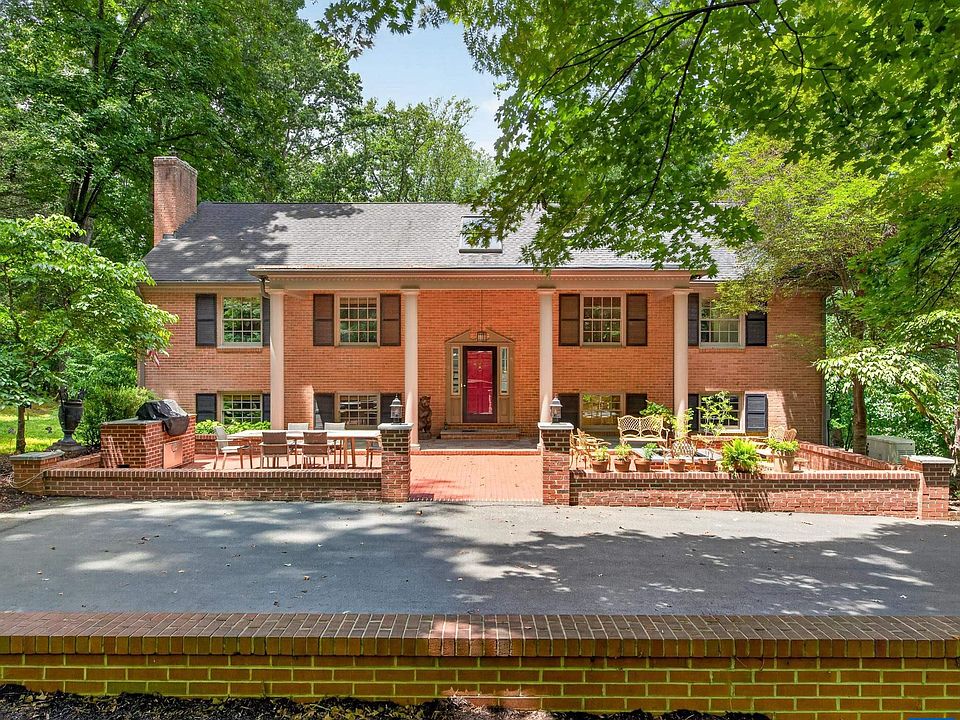 1st image of 860 Flordon Dr