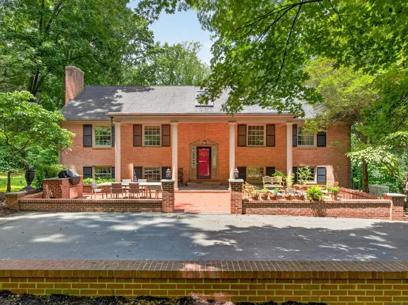 860 Flordon Dr, Charlottesville, VA 22901