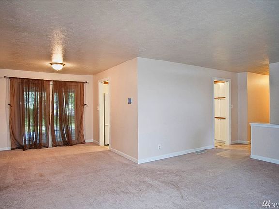 4th image of 2810 Montclair Ct SE
