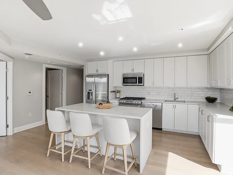 925 N Fairfax St #311 — Photo 6