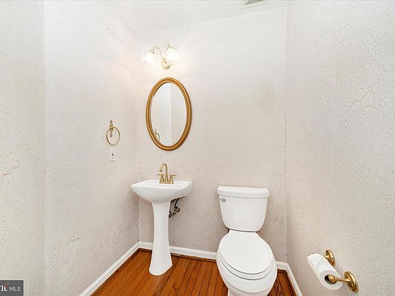 5th image of 1810 Sebastian Blvd