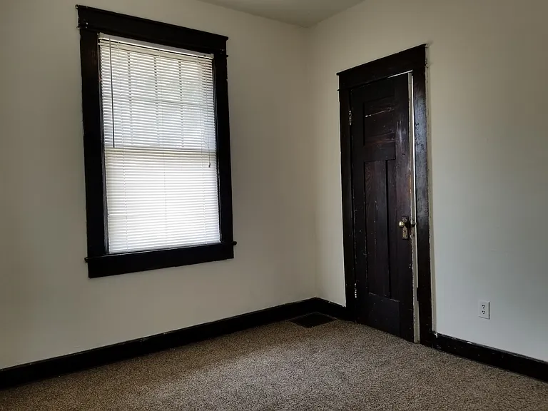 408 E Cottage Grove Ave — Photo 7