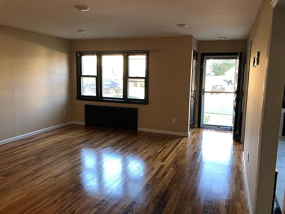 3rd image of 18 Lincoln Ct