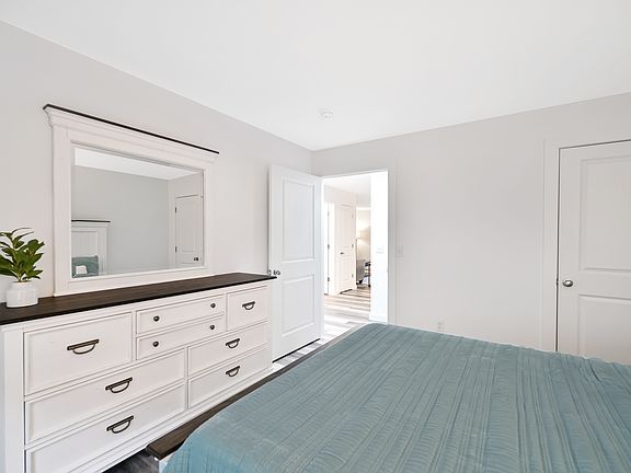 2nd image of 19 Mount Nebo Rd Unit 205