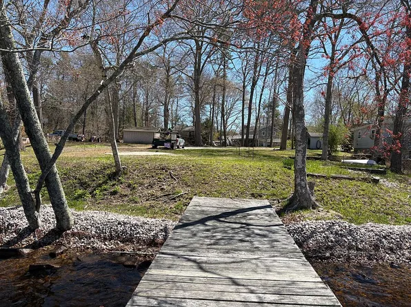 3 Lakeside Drive Ext, Hope Valley, RI 02832