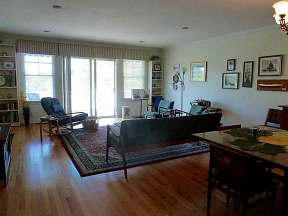 3rd image of 50 Bayridge Dr #4B