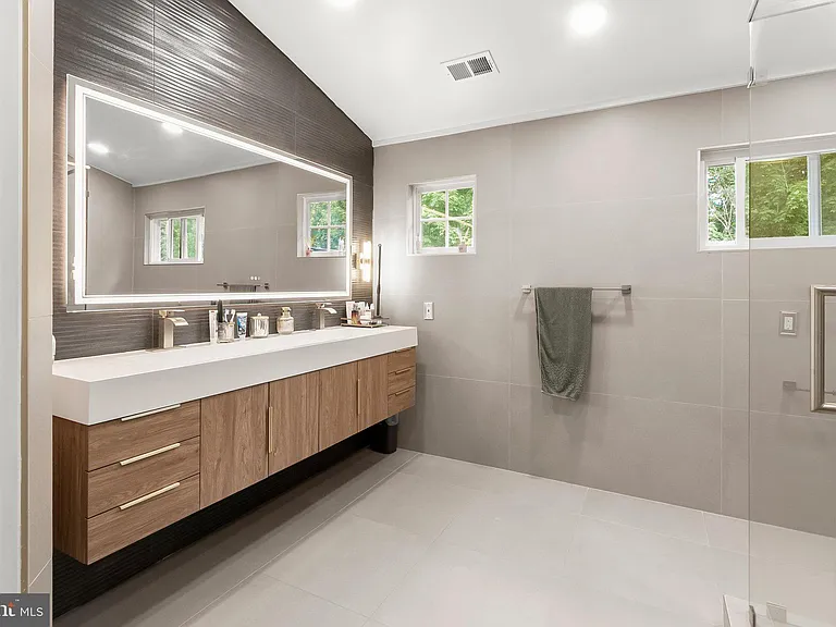 7202 Exbury Ct — Photo 33