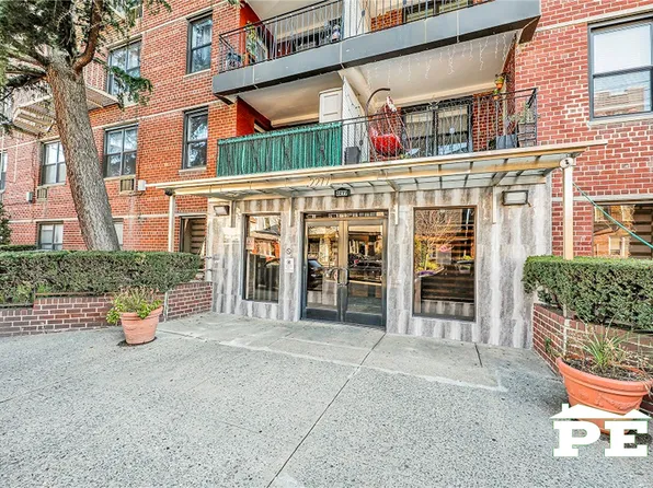 2277 Homecrest Avenue image 1 of 27