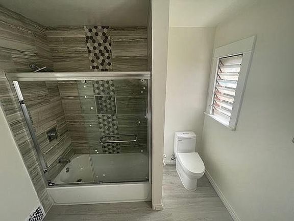 5th image of 2664 E Bellevue Dr