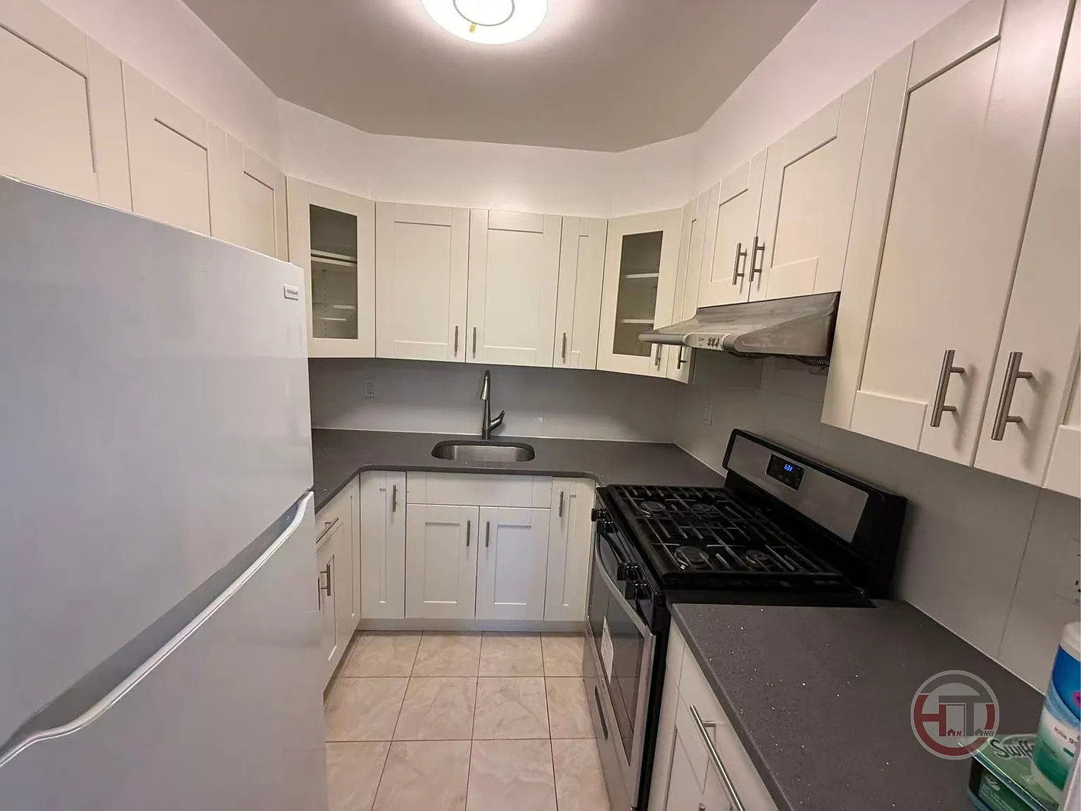 3 bed, 1000 sqft, $3,000 — Photo 2