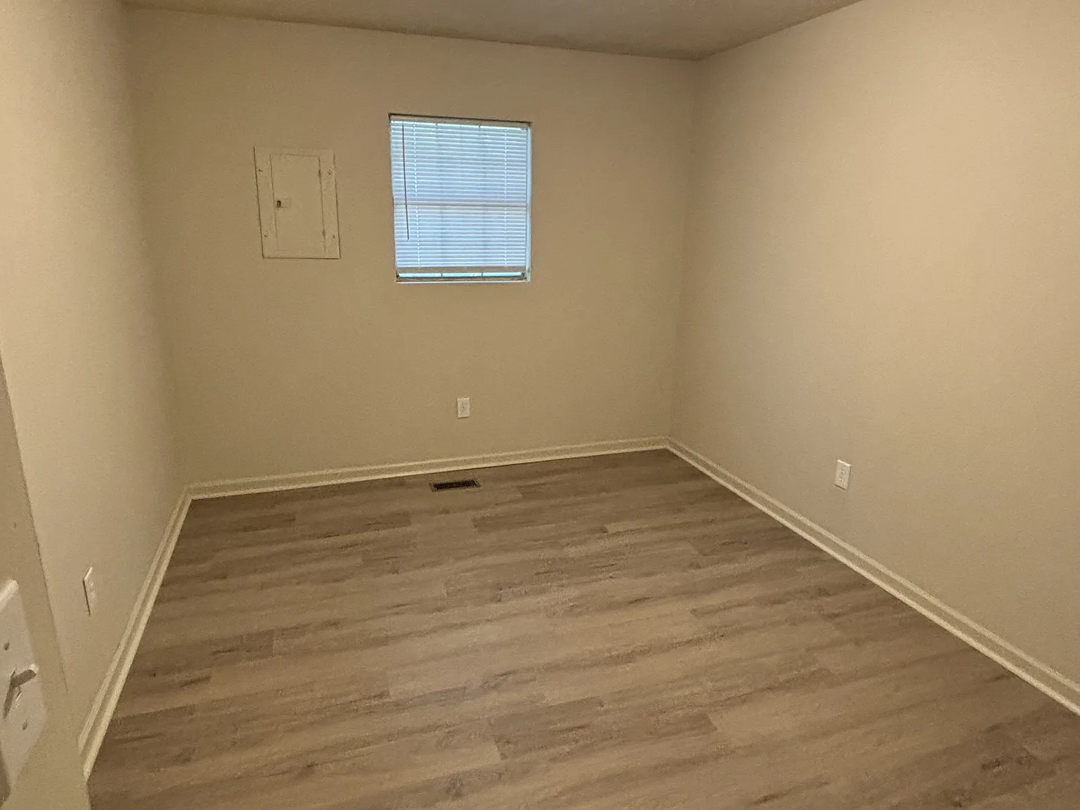 206 Jarvis Ave - 10 — Photo 3