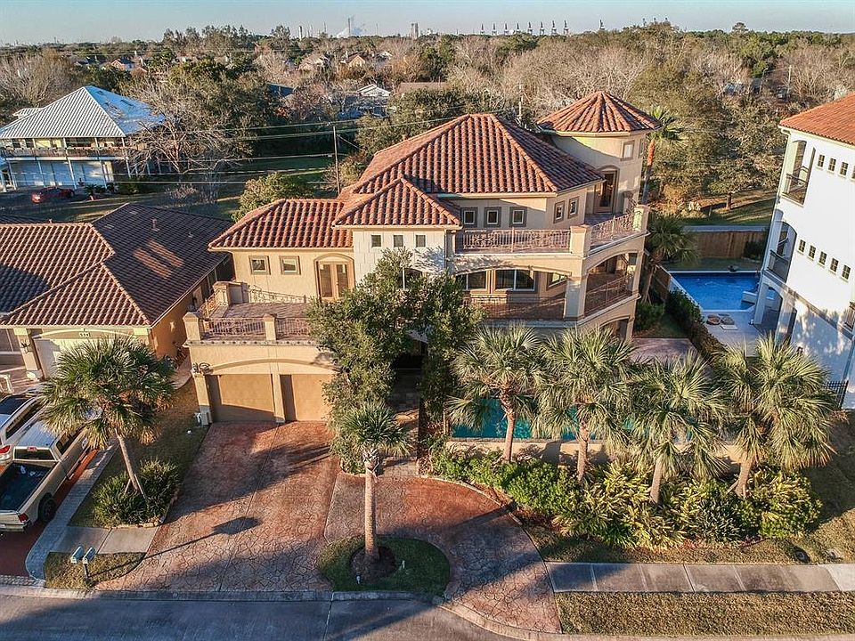 1st image of 530 Villa Dr