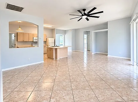 3 bed, 2000 sqft, $2,200 — Photo 4