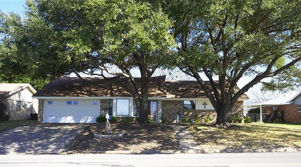 1st image of 411 Wilshire Dr