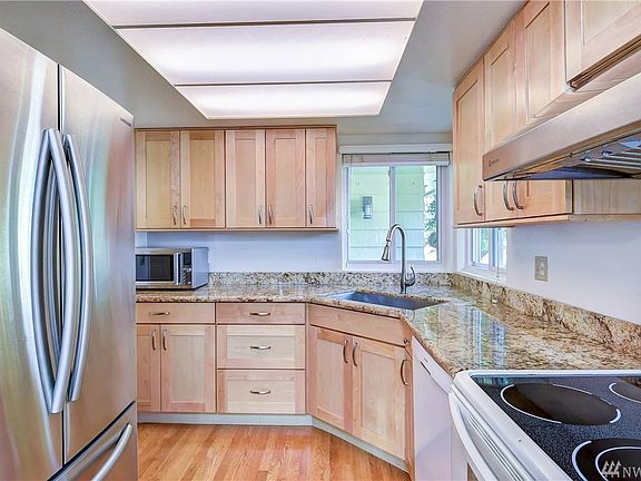 Real Hardwood Floors.  Granite Slab.  Custom Maple Cabinets. Samsung Refrigerator.  Sakura Stove Fan.  Bosch Dishwasher. 