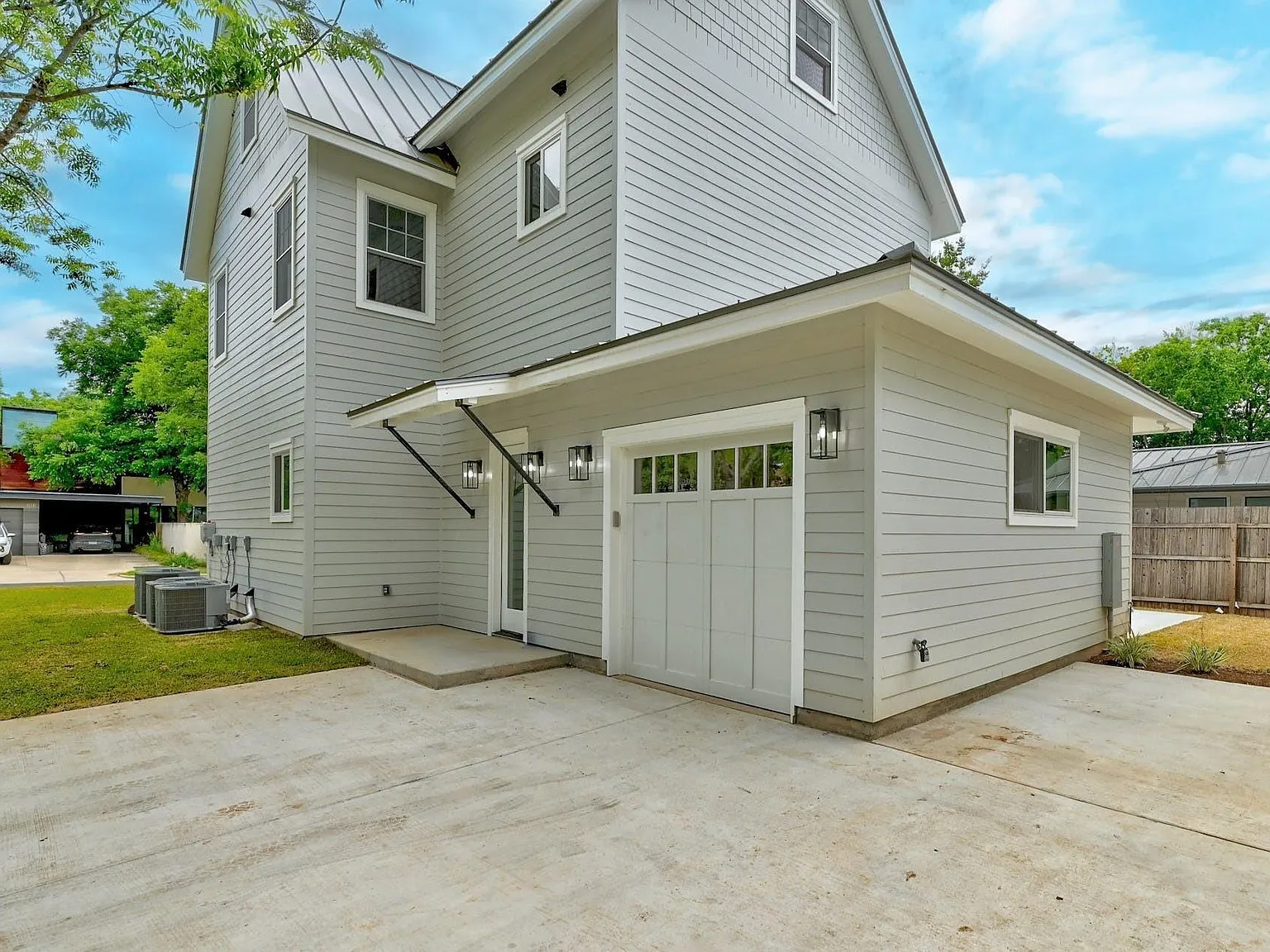 4 bed, 3.0 bath, 3299 sqft, $7,500 — Photo 3