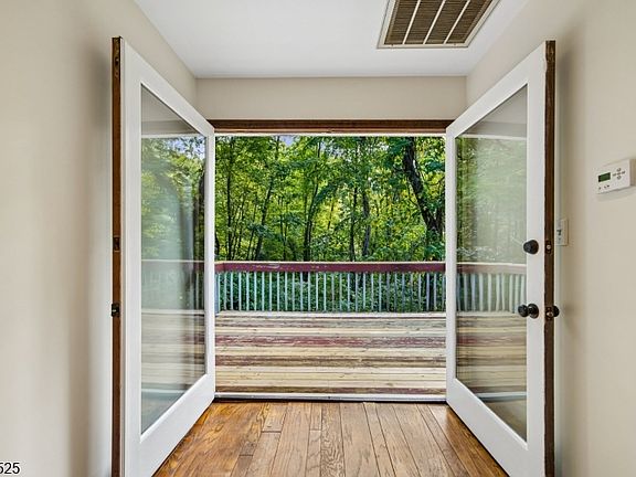 4th image of 147 Kinnelon Rd