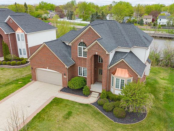 5th image of 42088 Woodglen Dr