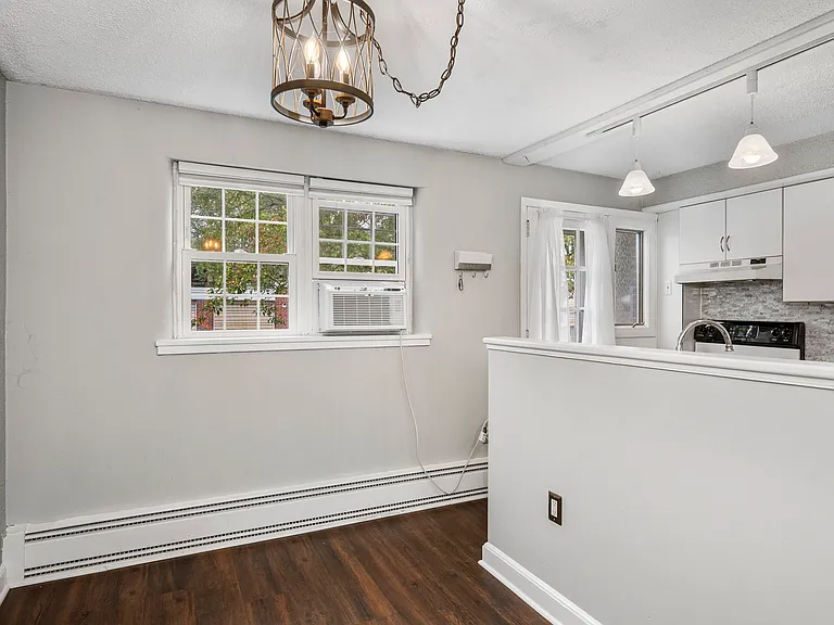 200 Maplewood Dr #D8 — Photo 3
