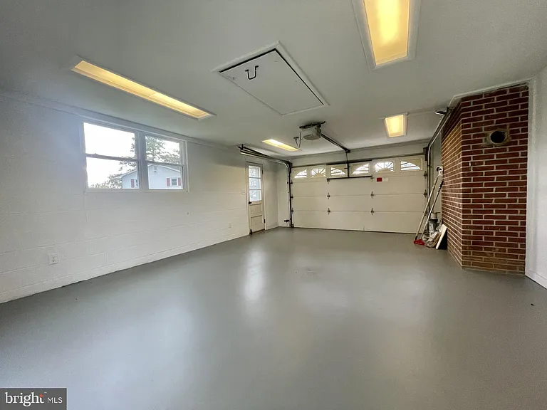 313 Windsor Ct — Photo 11