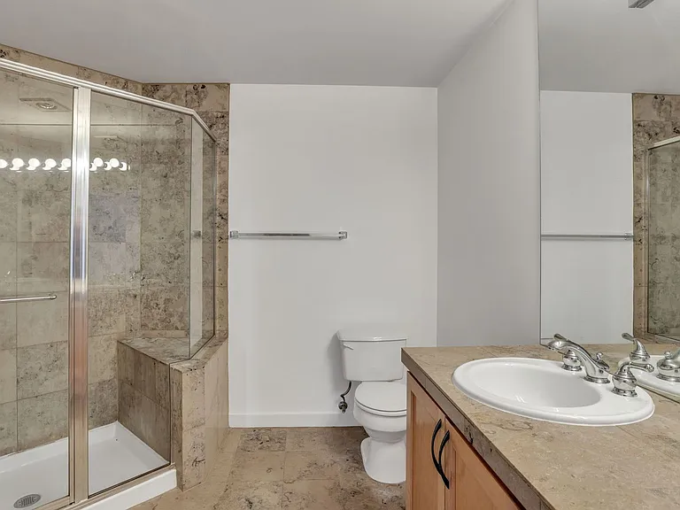 300 110th Ave NE #605 — Photo 22