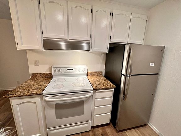 5th image of 1700 Gough St APT 211