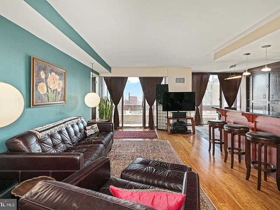 5th image of 1326 Spruce St APT 1106