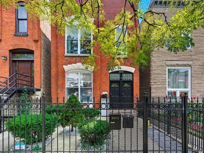 2245 W Erie St, Chicago, IL, 60612