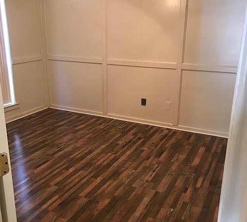 3rd image of 715 Sceptre Cir