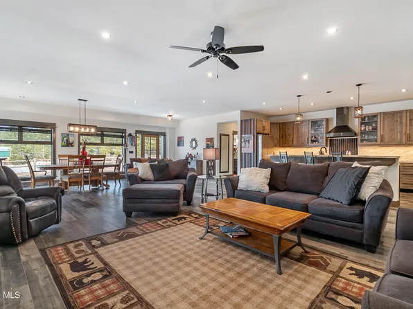 10438 US HWY 34, Grand Lake, CO 80447