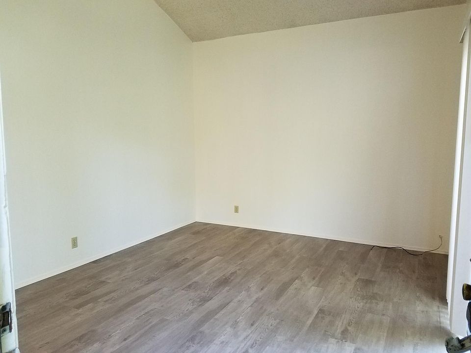 Living room-new flooring