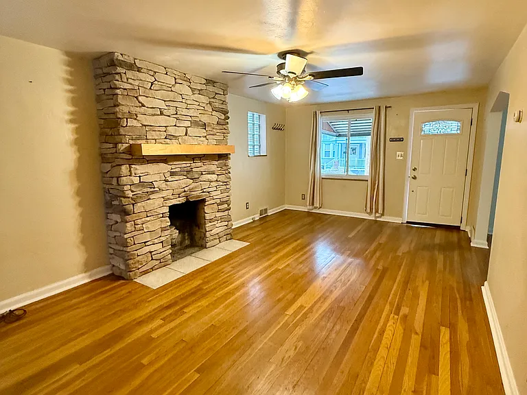 34 Wentworth Ave — Photo 2