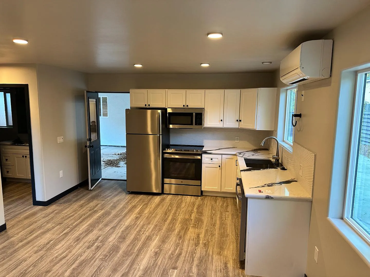 5233 9th Ave — Photo 3