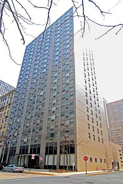 253 E. Delaware Pl.