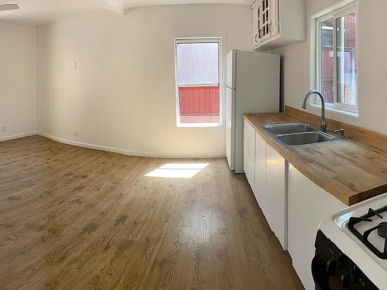 1641 1/2 Logan Ave #1 — Photo 5