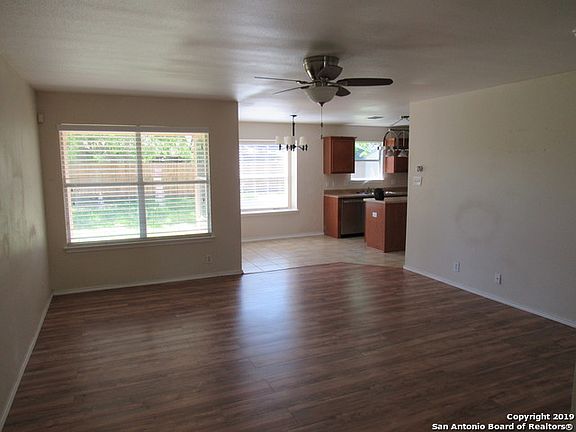 3rd image of 526 Pecos Cir