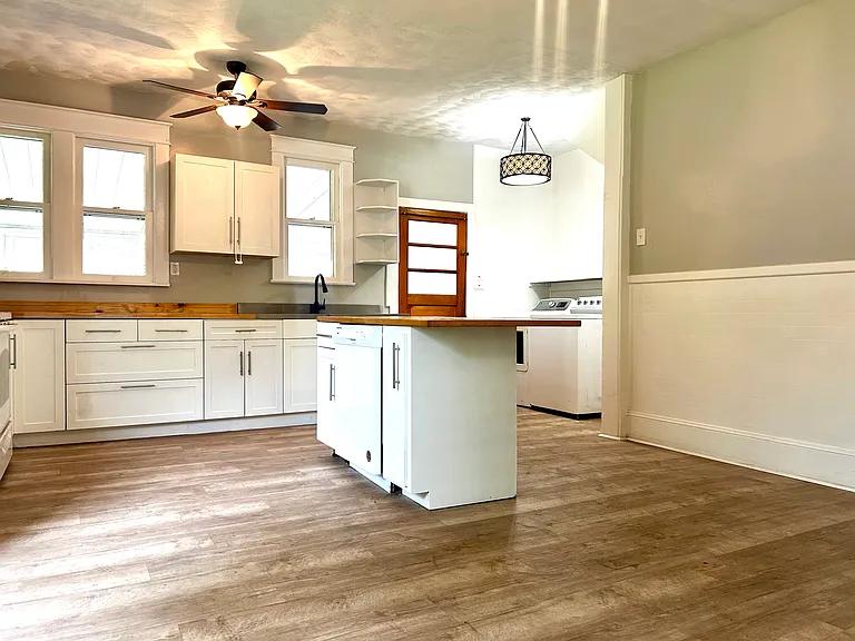 17 W Main St — Photo 10