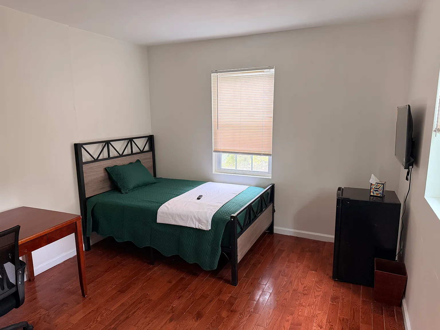 Studio, 1500 sqft, $1,000 — Photo 3