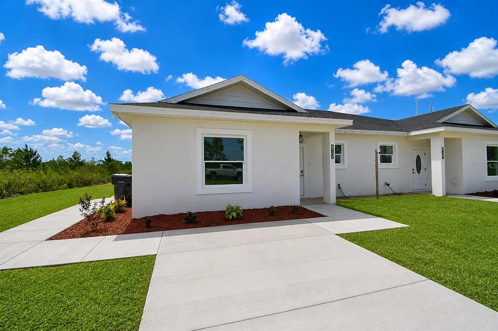 3 bed, 2.0 bath, 1220 sqft, $1,800 — Photo 2