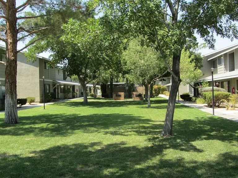 255 E Upjohn Ave — Photo 18
