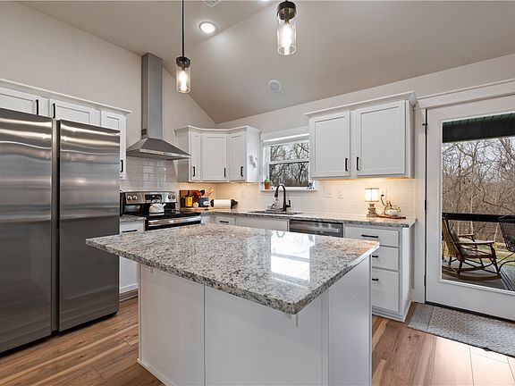 5th image of 30 Lockhart Dr