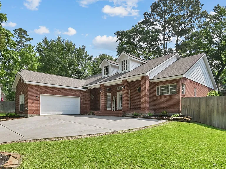 113 Inverness Dr — Photo 2