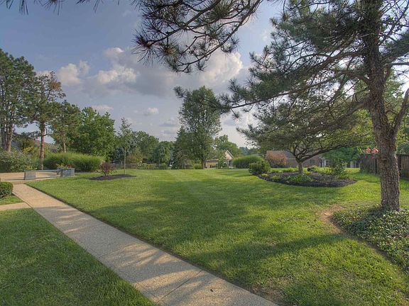 4th image of 1047 Arden Dr