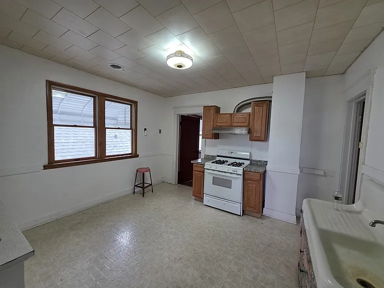 325 Barnard St #2 — Photo 12