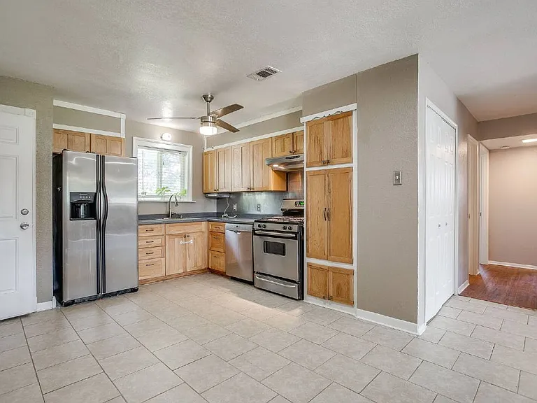 204 Mildred Ln — Photo 7