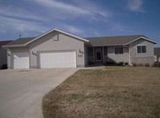 1240 Cottage Ln SE, Owatonna, MN 55060