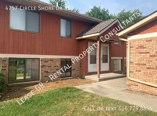4757 Circle Shore Dr SE, Grand Rapids, MI 49508