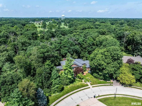 42 Wildwood Dr, Rock Island, IL 61201