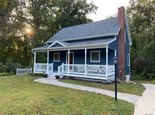 40 Narcissus Rd, Kings Park, NY 11754