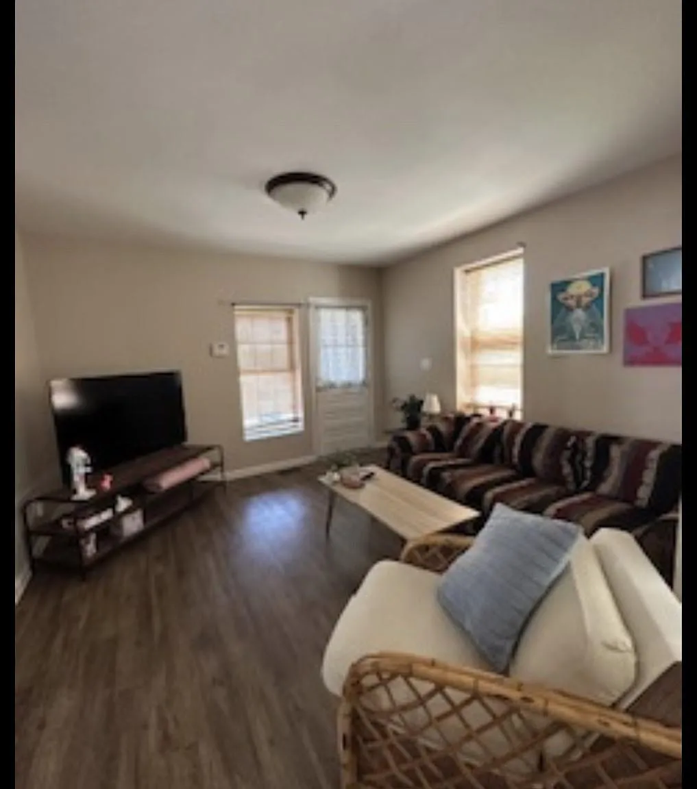 706 N Chestnut St — Photo 2